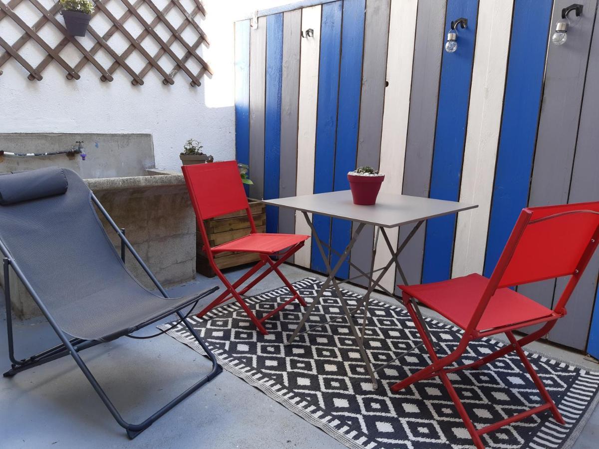 Appartement Haute Ville Meuble Avec Cour Privative Granville Exterior photo
