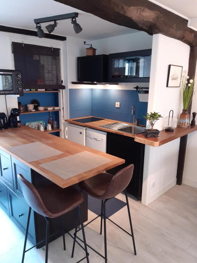 Appartement Haute Ville Meuble Avec Cour Privative Granville Exterior photo