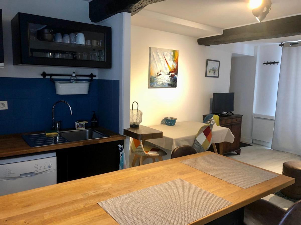 Appartement Haute Ville Meuble Avec Cour Privative Granville Exterior photo