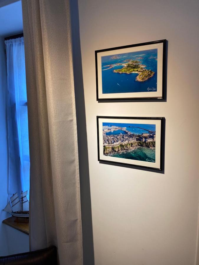 Appartement Haute Ville Meuble Avec Cour Privative Granville Exterior photo
